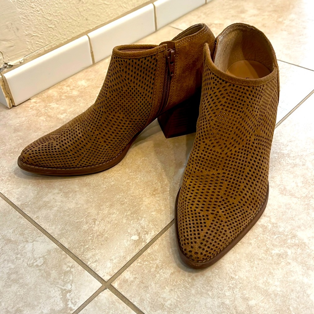 EUC Lucky brand booties
